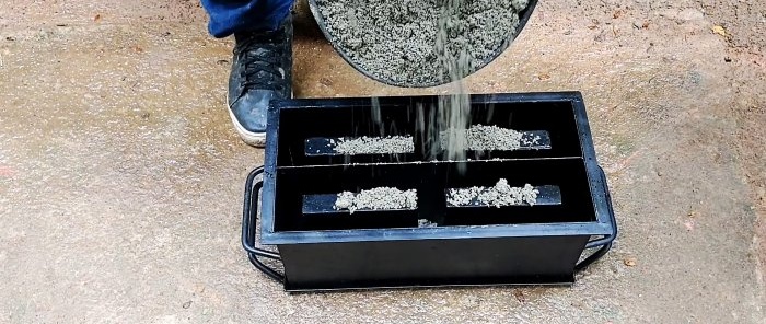 How to make a mold for molding two hollow blocks on cement at once