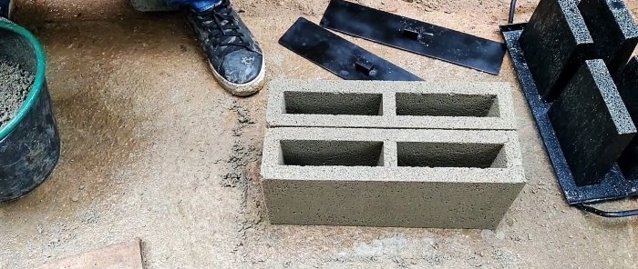 How to make a mold for molding two hollow blocks on cement at once