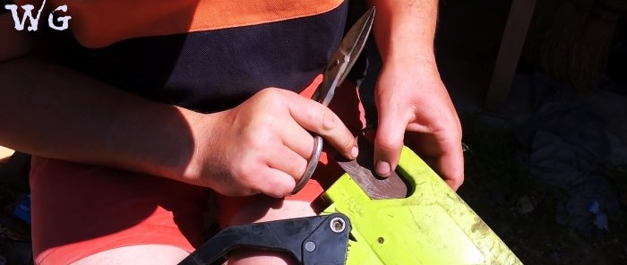 How to make a basic device for cutting logs into boards with a chainsaw