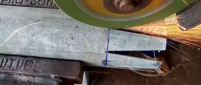 How to weld two metal pipes of different diameters