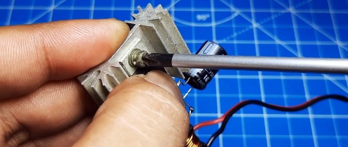 The simplest converter of 4 parts from 1.5 to 220 V