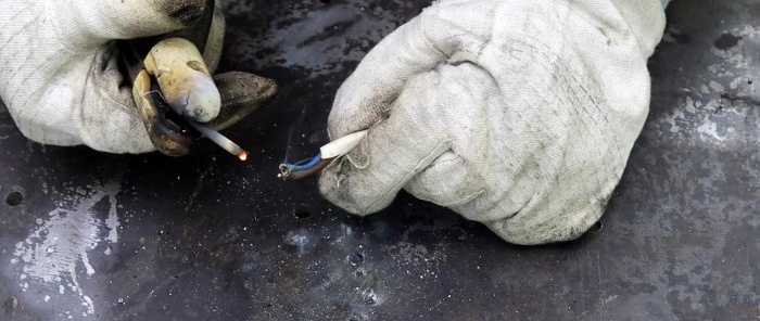 Welding thin metal and twists with a graphite rod from a battery