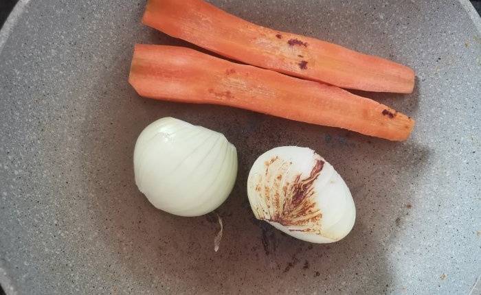 Anti-Covid Chicken Broth with Ginger and Garlic