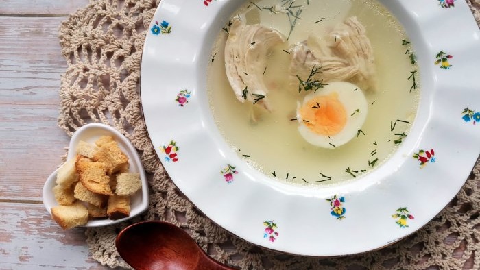 Anti-Covid Chicken Broth with Ginger and Garlic