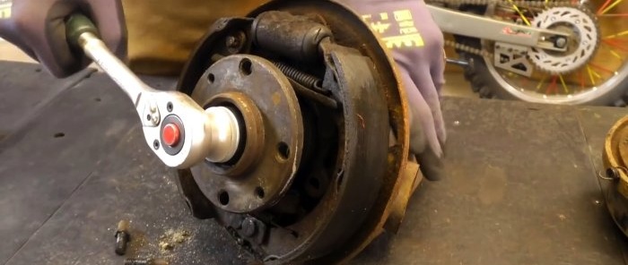 DIY electromechanical hacksaw based on a car hub