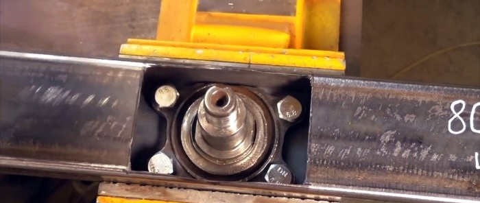 DIY electromechanical hacksaw based on a car hub