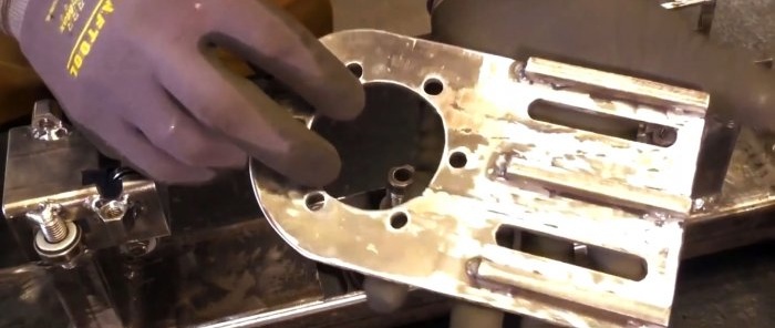 DIY electromechanical hacksaw based on a car hub