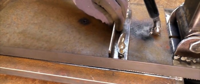 DIY electromechanical hacksaw based on a car hub