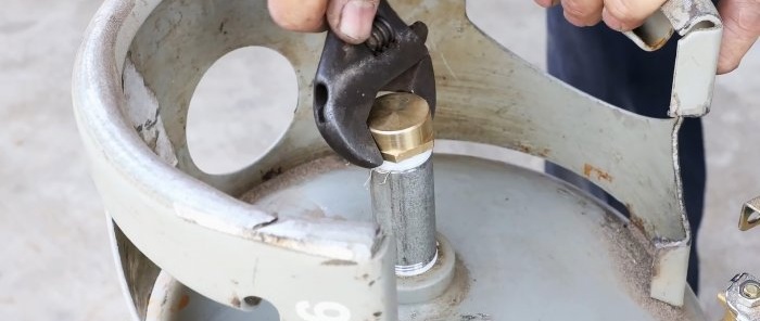 How to make a sandblaster from a small gas cylinder