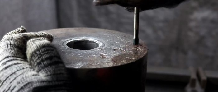 How to make a simple stove from a pipe with a one-time filling and adjustable flame