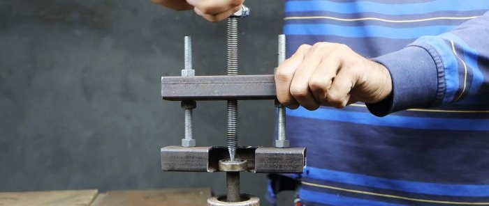 How to make a bearing puller from a piece of profile pipe