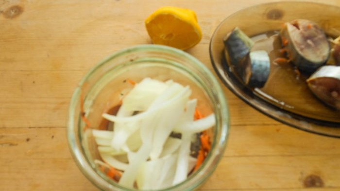 Mackerel in a jar with vegetables in the microwave in just 15 minutes