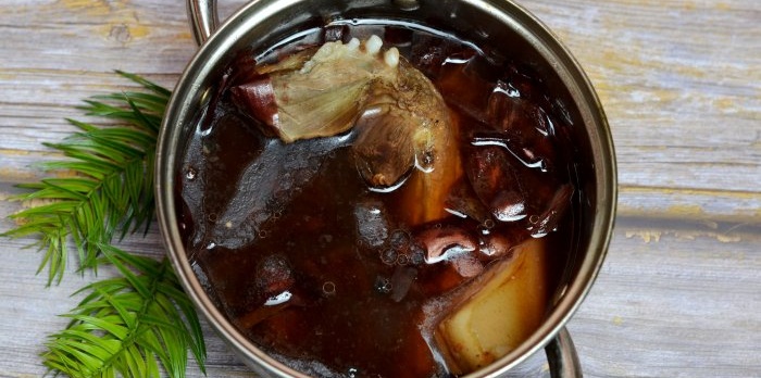 Pork belly boiled in onion skins