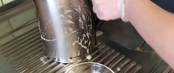 How and with what to quickly clean stains from stainless steel dishes