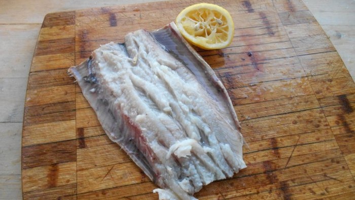 How to salt herring in an extremely tasty way: 3 dry salting methods