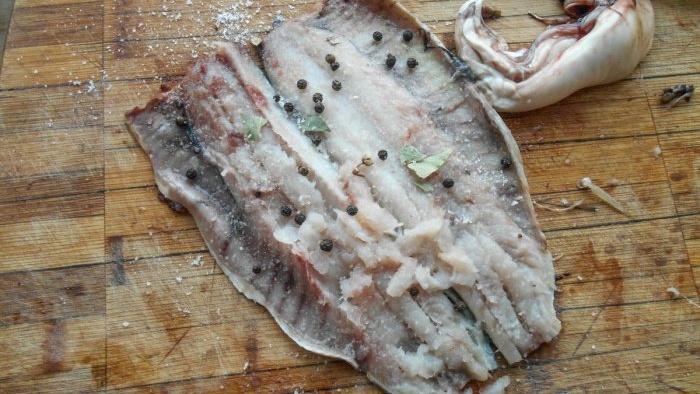 How to salt herring in an extremely tasty way: 3 dry salting methods