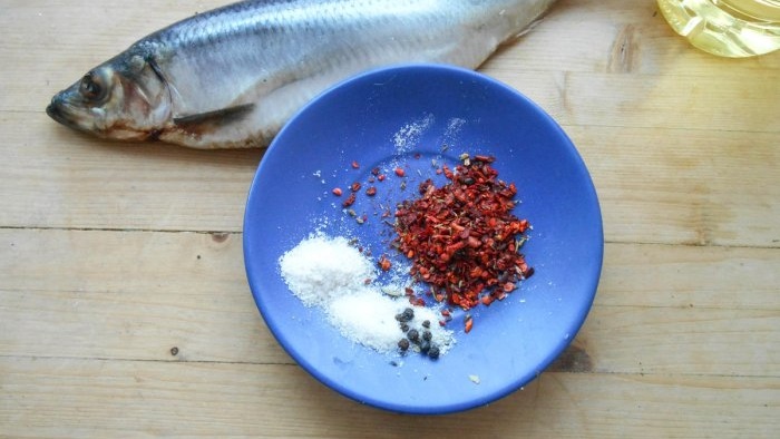 How to salt herring in an extremely tasty way: 3 dry salting methods