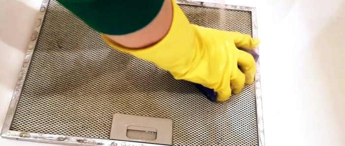 How to clean the grate of a hood without commercial chemicals