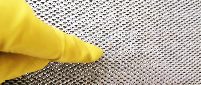 How to clean the grate of a hood without commercial chemicals