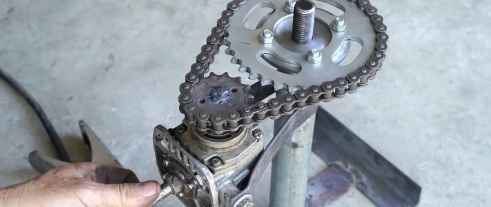 How to make a jack from a motorbike chain grinder gearbox and sprockets