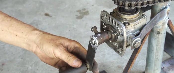 How to make a jack from a motorbike chain grinder gearbox and sprockets