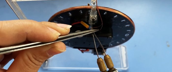 How to make an LED watch with wireless backlighting of hands and dial