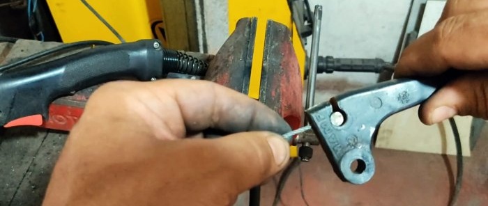 How to make a reliable cable boss without casting