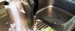 How and with what to quickly clean stains from stainless steel dishes