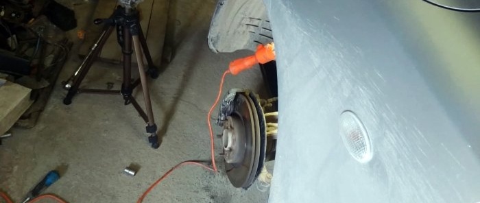 How to remove a lip on a car brake disc without removing it