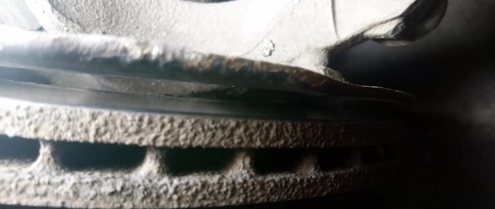 How to remove a lip on a car brake disc without removing it