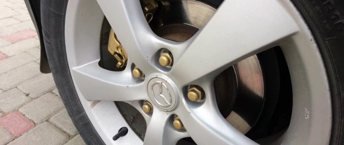 How to remove a lip on a car brake disc without removing it