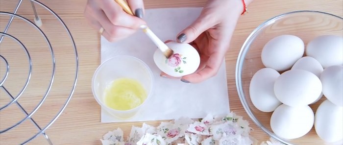 How to easily decorate eggs without stickers and save money