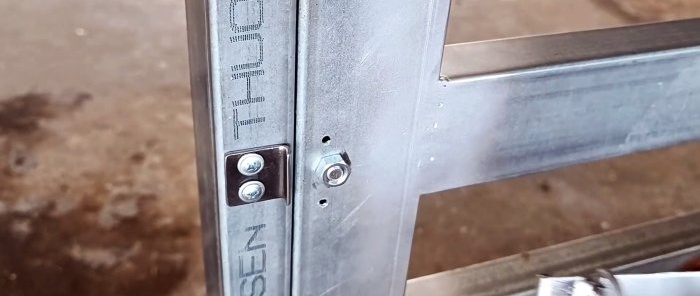 Simple sliding door latch with push button to open