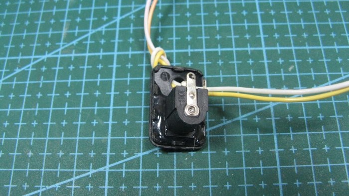 A very simple multimeter attachment for checking LEDs and more