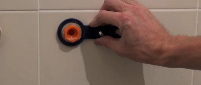 How and with what to easily trim complex tiles