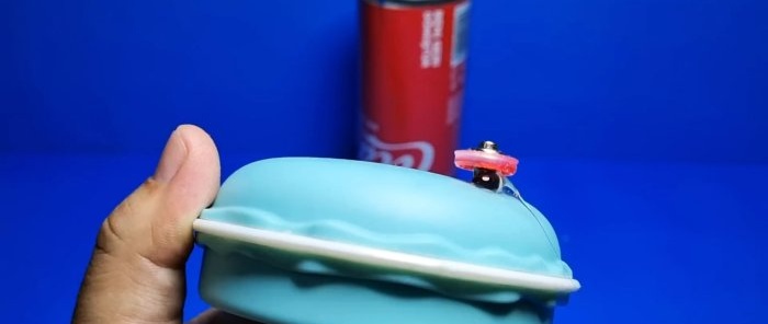 How to make a flashlight that runs on water