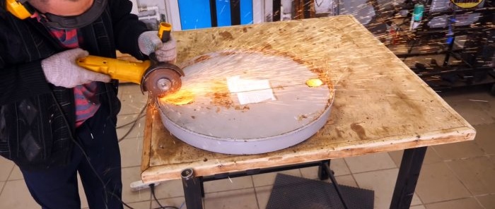 How to make a barbecue grill from a barrel