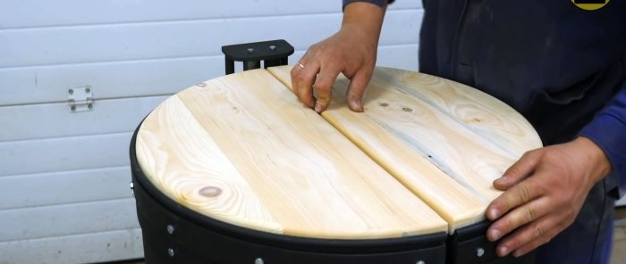 How to make a barbecue grill from a barrel