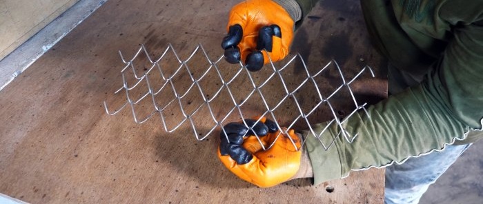 How to make a mechanized machine for weaving a chain-link mesh from scrap materials