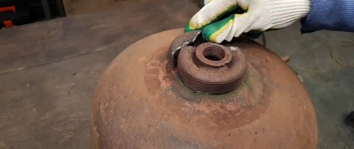 How to make a stove for a cauldron from a gas cylinder