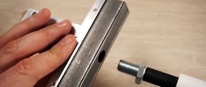 How to assemble a structure for sharpening knives from available materials