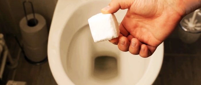 Homemade solution for cleaning the toilet from lime deposits and stains