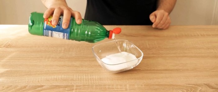 Homemade solution for cleaning the toilet from lime deposits and stains