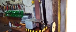 Two in one: how to make a belt grinder and polishing machine from a washing machine motor and an old shock absorber