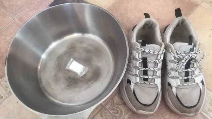 An effective way to clean white sneakers using dishwasher tablets