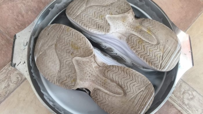 An effective way to clean white sneakers using dishwasher tablets