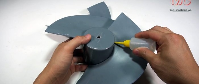 How to make a mini hydroelectric power station with 2 propellers