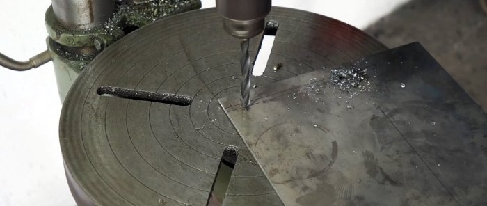 Attachment to an angle grinder for an even cut