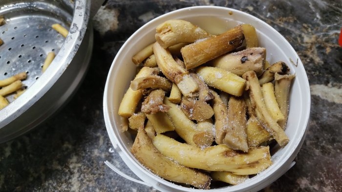 A simple recipe for cold pickled mushrooms