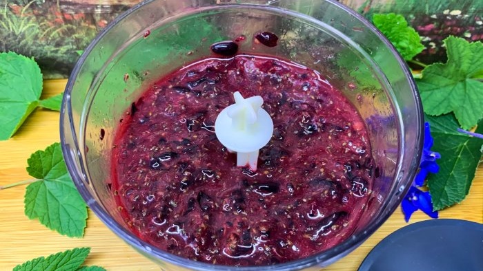 As many as 3 ways to freeze blackcurrants for the winter without sugar